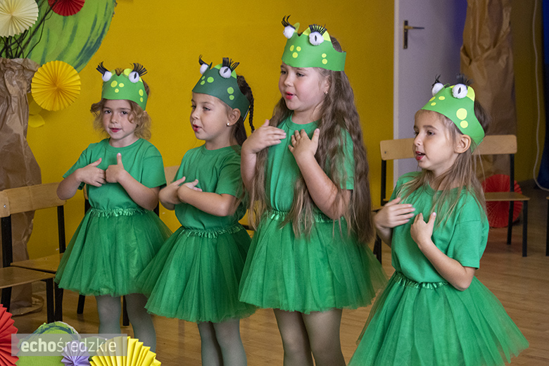 Przedstawienie "Królewna Śnieżka" w wykonaniu najstarszej grupy