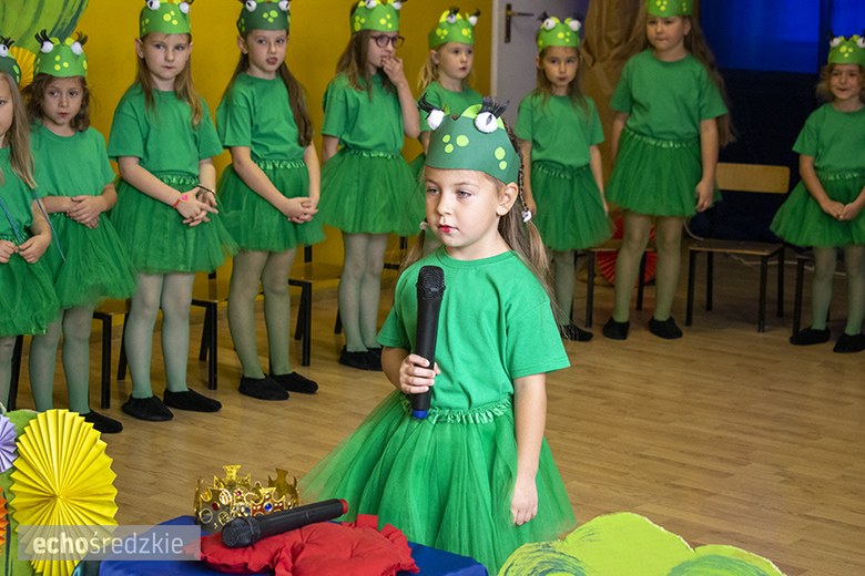 Przedstawienie "Królewna Śnieżka" w wykonaniu najstarszej grupy