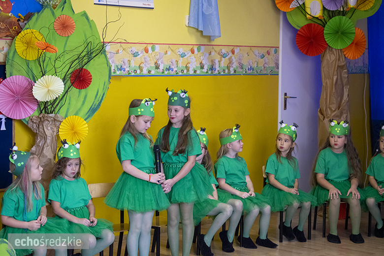 Przedstawienie "Królewna Śnieżka" w wykonaniu najstarszej grupy