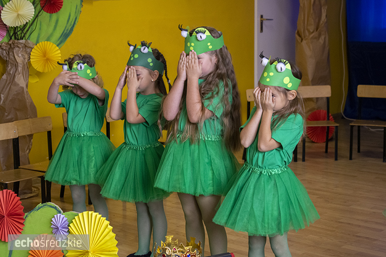 Przedstawienie "Królewna Śnieżka" w wykonaniu najstarszej grupy