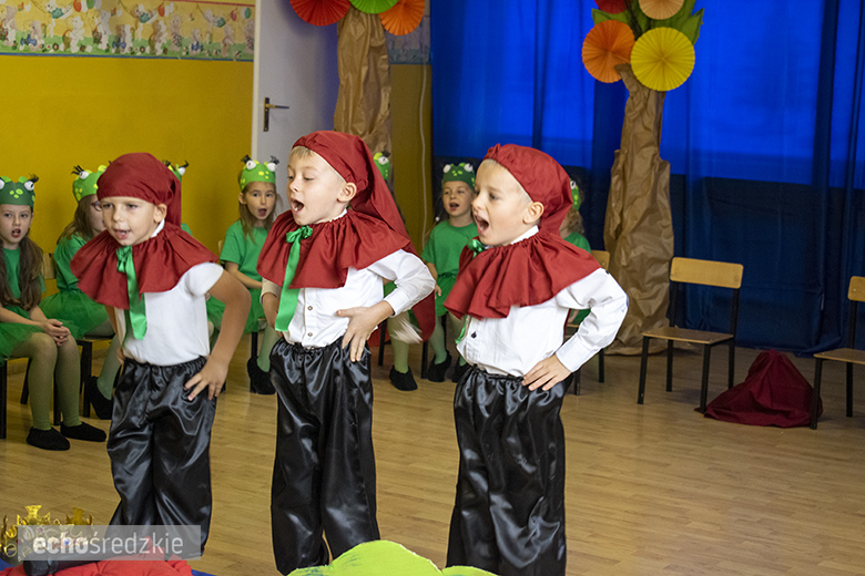 Przedstawienie "Królewna Śnieżka" w wykonaniu najstarszej grupy