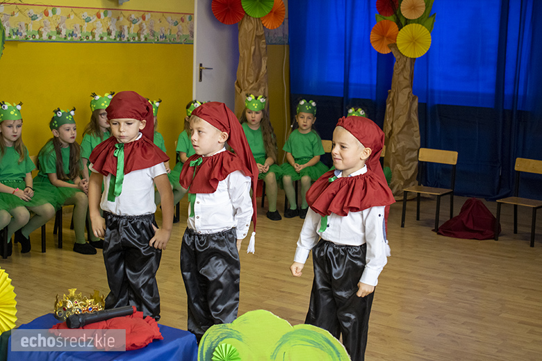 Przedstawienie "Królewna Śnieżka" w wykonaniu najstarszej grupy