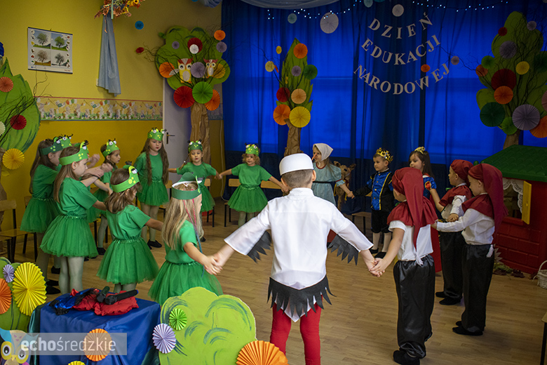 Przedstawienie "Królewna Śnieżka" w wykonaniu najstarszej grupy