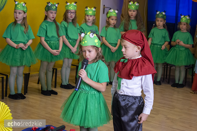 Przedstawienie "Królewna Śnieżka" w wykonaniu najstarszej grupy