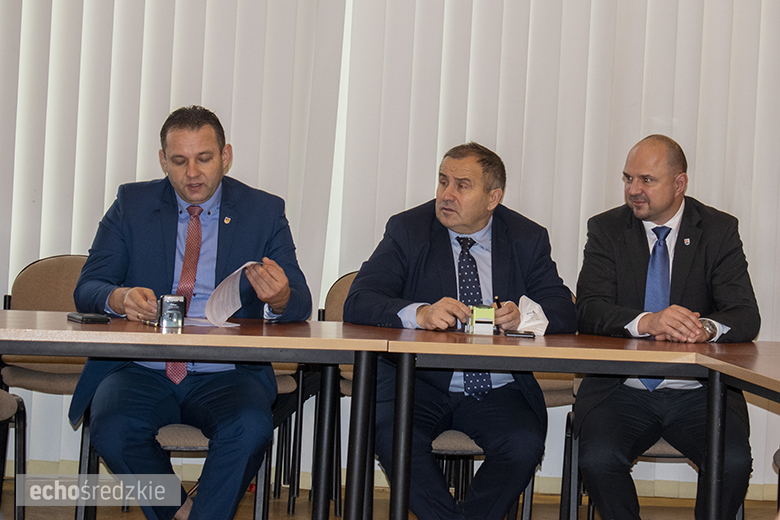 Podpisanie umów partnerskich pomiędzy powiatem a gminami