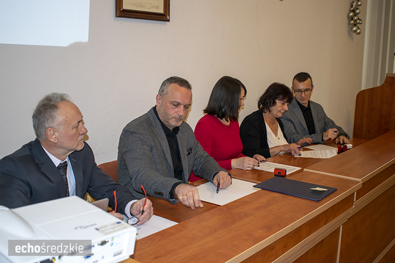 Podpisanie umów partnerskich pomiędzy powiatem a gminami