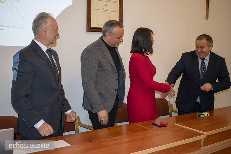 Podpisanie umów partnerskich pomiędzy powiatem a gminami