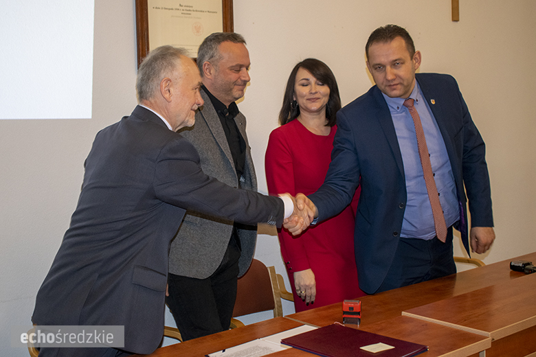 Podpisanie umów partnerskich pomiędzy powiatem a gminami