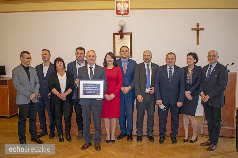 Podpisanie umów partnerskich pomiędzy powiatem a gminami