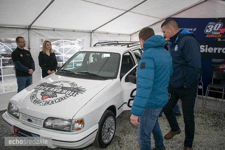 Prezentacja odrestaurowanego Forda Sierra w Komornikach