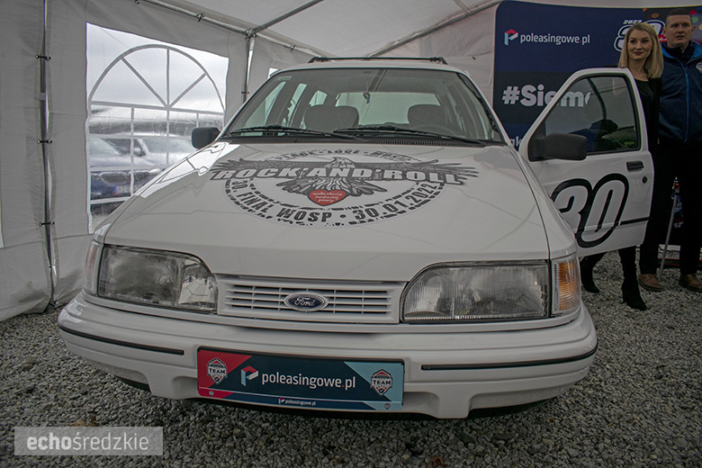 Prezentacja odrestaurowanego Forda Sierra w Komornikach