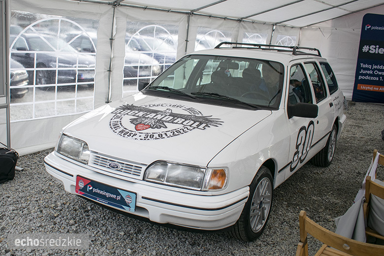 Prezentacja odrestaurowanego Forda Sierra w Komornikach