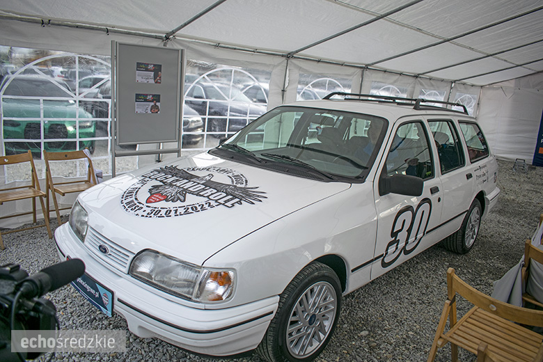 Prezentacja odrestaurowanego Forda Sierra w Komornikach