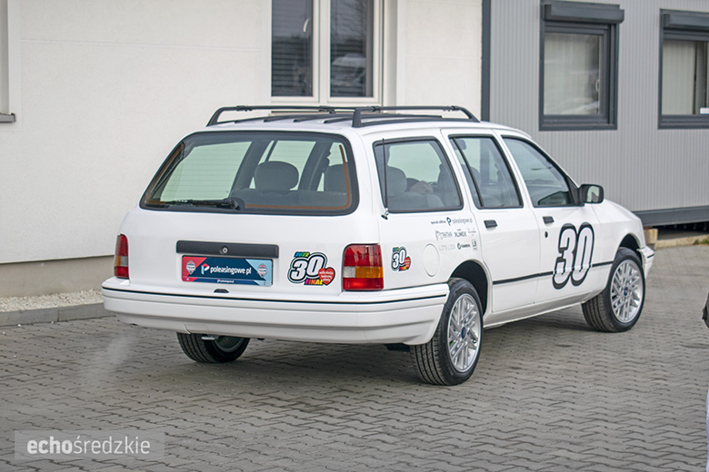 Prezentacja odrestaurowanego Forda Sierra w Komornikach