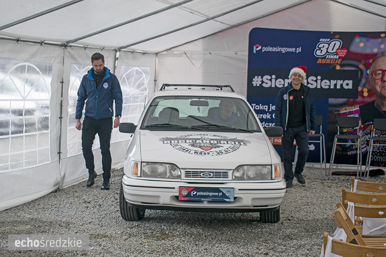 Prezentacja odrestaurowanego Forda Sierra w Komornikach
