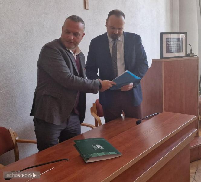 Podpisanie umów w siedzibie Starostwa Powiatowego