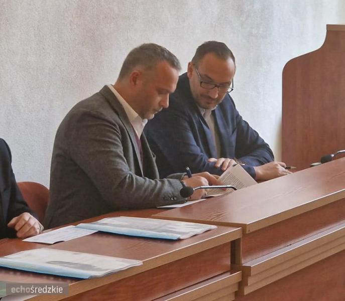 Podpisanie umów w siedzibie Starostwa Powiatowego
