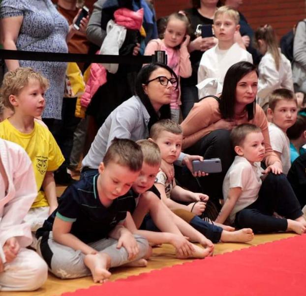 Młodzi karatecy z Ciechowa z sukcesami na turnieju w Legnicy