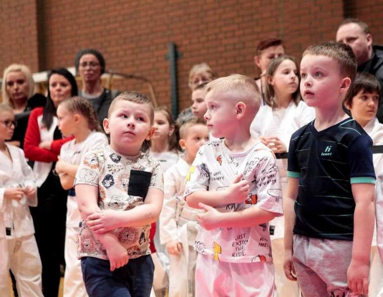 Młodzi karatecy z Ciechowa z sukcesami na turnieju w Legnicy