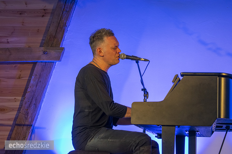 Krzysztof Antkowiak wystąpił w Kulturalnej Stodole w Lutyni