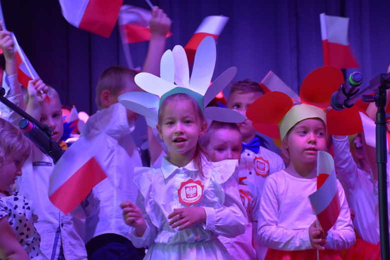 Występy w sali widowiskowej GOKiS w Malczycach