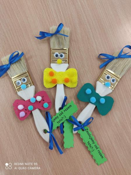 "Zmalujemy coś razem tato?"