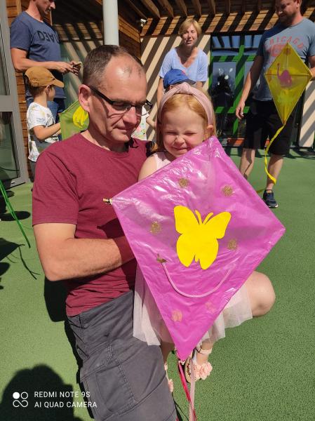 "Zmalujemy coś razem tato?"