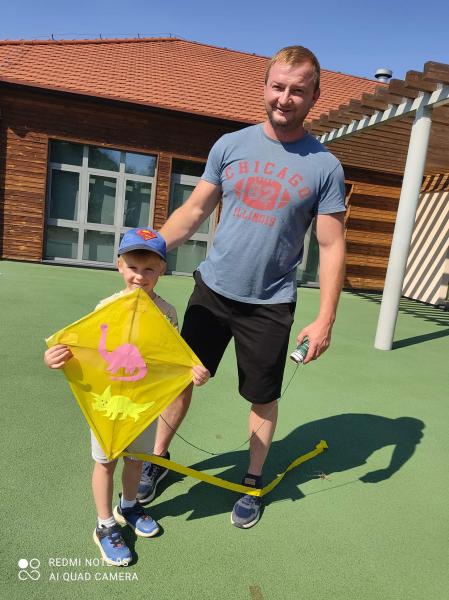 "Zmalujemy coś razem tato?"