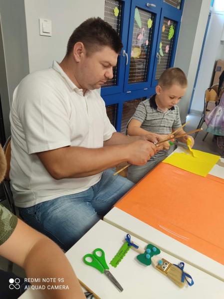 "Zmalujemy coś razem tato?"