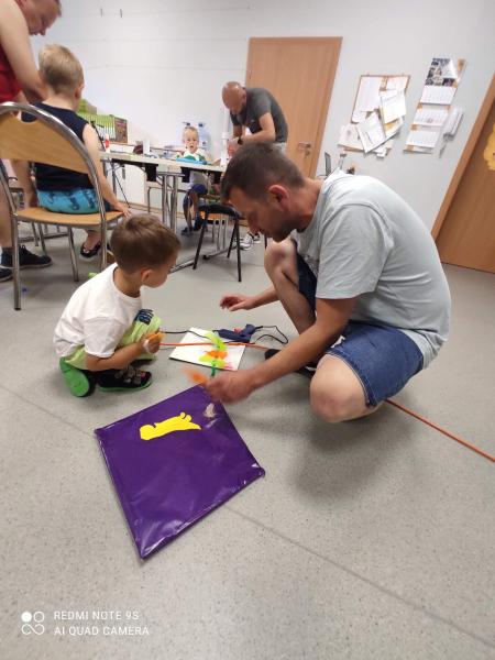 "Zmalujemy coś razem tato?"