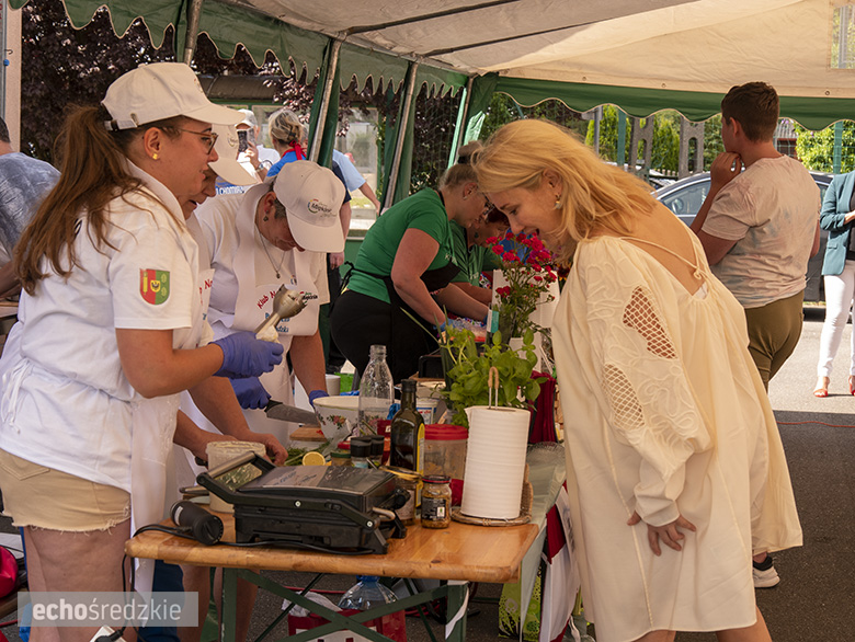 KGW Malczyce z najlepszą rybą z grilla.