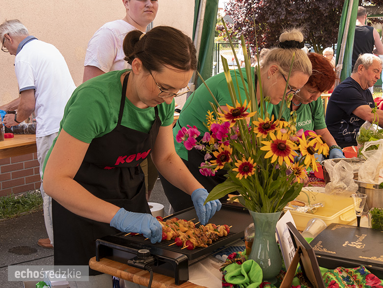 KGW Malczyce z najlepszą rybą z grilla.