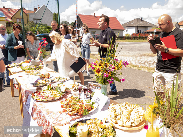 KGW Malczyce z najlepszą rybą z grilla.