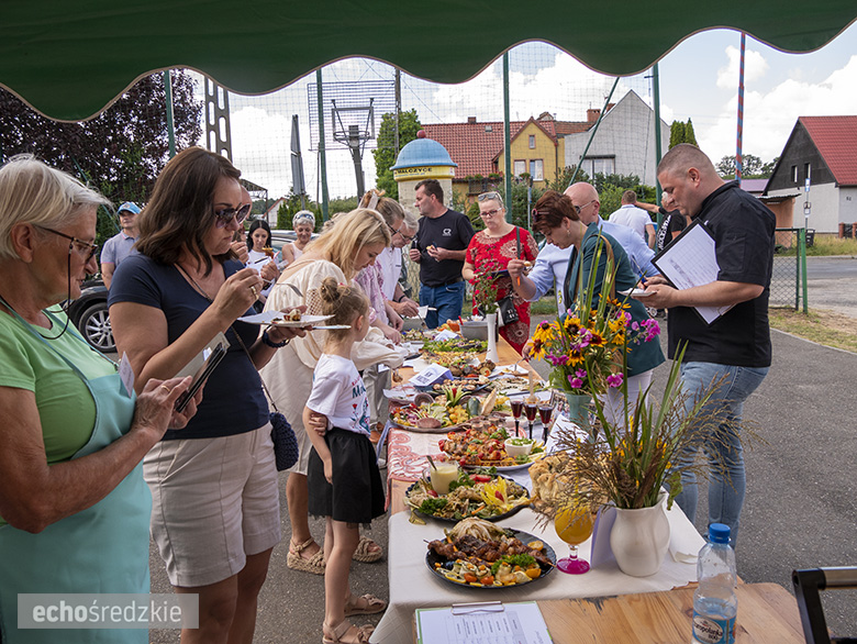 KGW Malczyce z najlepszą rybą z grilla.
