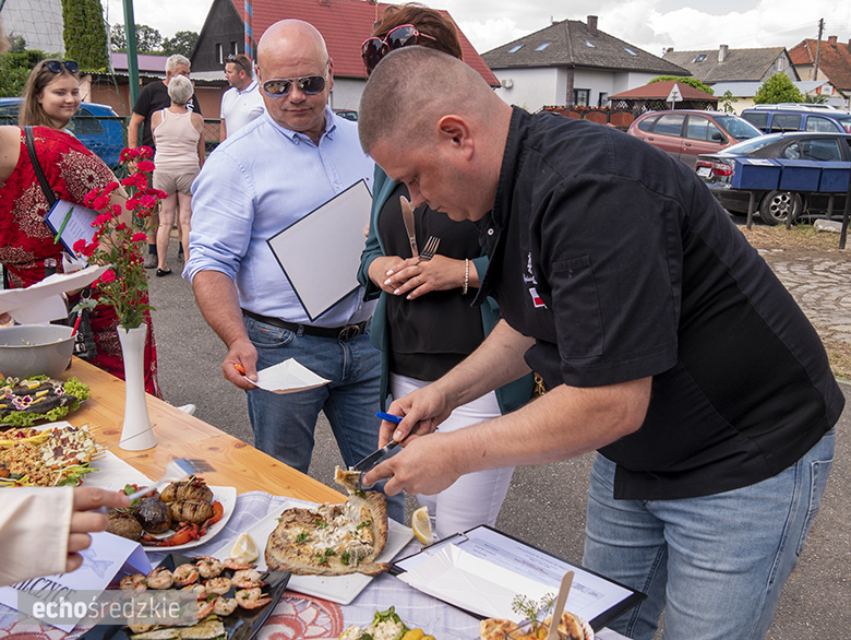 KGW Malczyce z najlepszą rybą z grilla.