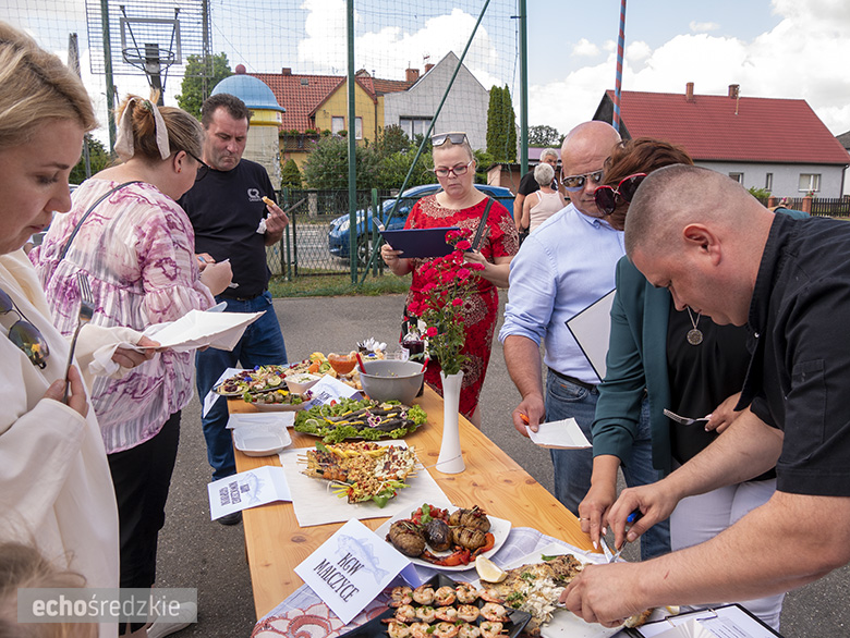 KGW Malczyce z najlepszą rybą z grilla.