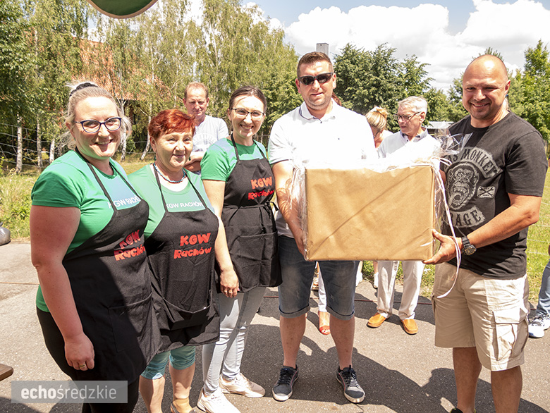 KGW Malczyce z najlepszą rybą z grilla.