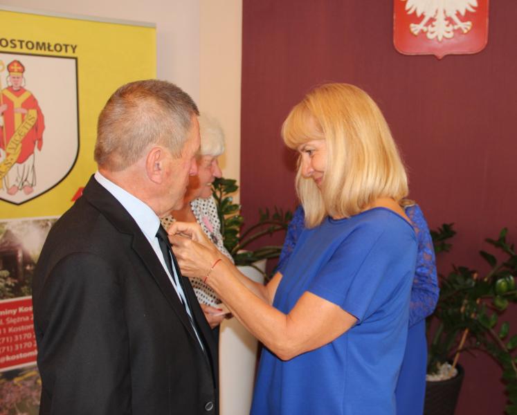 Wręczono medale za długoletnie pożycia małżeńskie