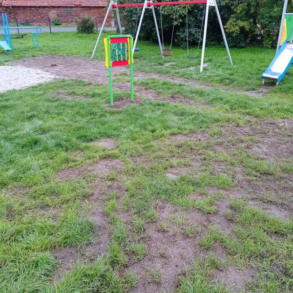 Doposażono 17 placów zabaw