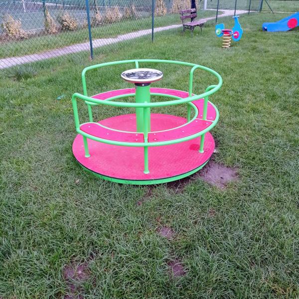 Doposażono 17 placów zabaw