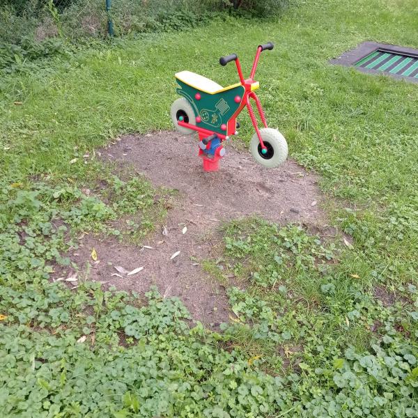 Doposażono 17 placów zabaw