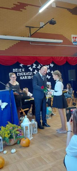 Podczas uroczystości z okazji Dnia Edukacji Narodowej wręczono stypendia