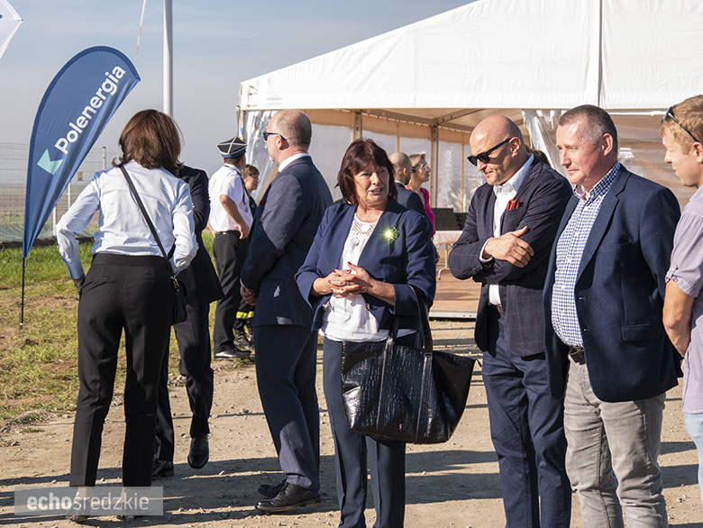 Zwieńczenie budowy farmy wiatrowej w Kostomłotach