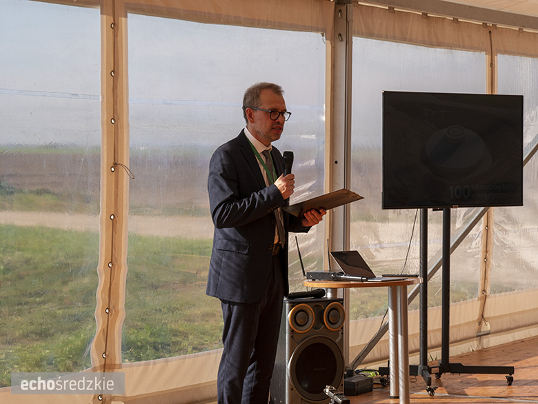 Zwieńczenie budowy farmy wiatrowej w Kostomłotach