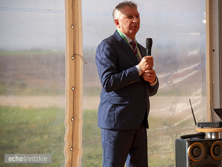 Zwieńczenie budowy farmy wiatrowej w Kostomłotach