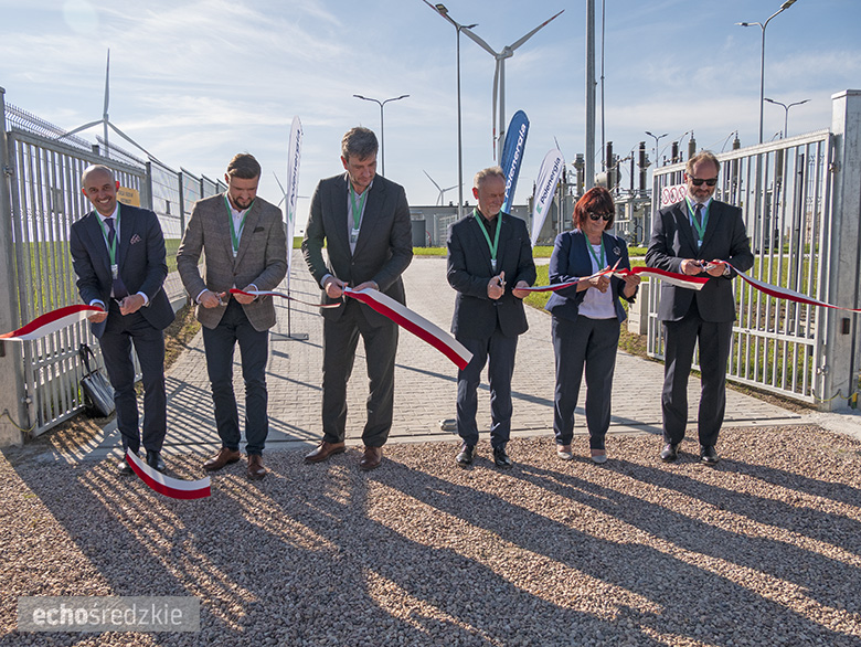 Zwieńczenie budowy farmy wiatrowej w Kostomłotach