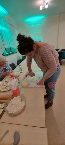 Wspólne lenienie pierogów w Malczycach