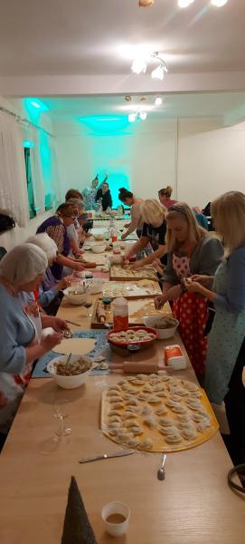 Wspólne lenienie pierogów w Malczycach