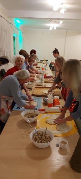 Wspólne lenienie pierogów w Malczycach