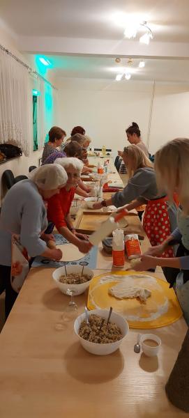 Wspólne lenienie pierogów w Malczycach